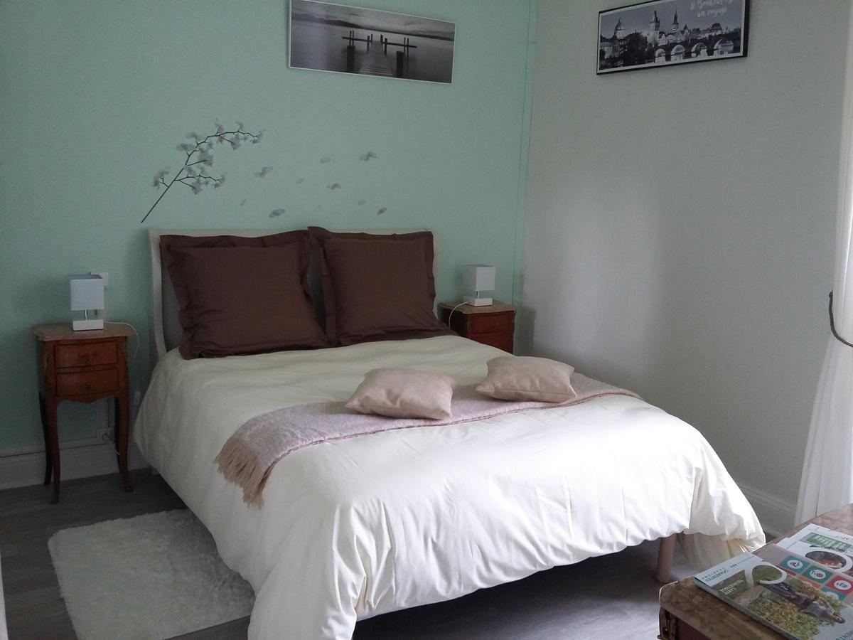 Logis Des Bessons Bed and Breakfast Migron Εξωτερικό φωτογραφία