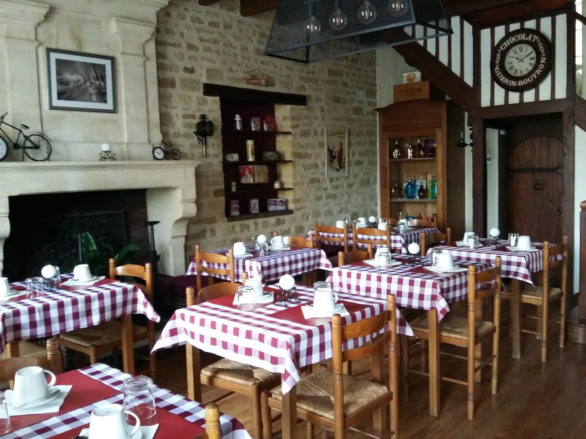 Logis Des Bessons Bed and Breakfast Migron Εξωτερικό φωτογραφία