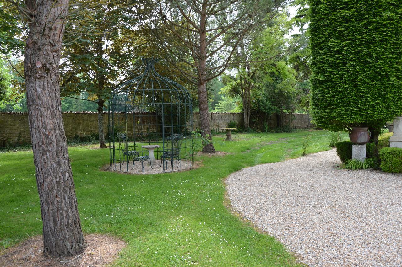Logis Des Bessons Bed and Breakfast Migron Εξωτερικό φωτογραφία
