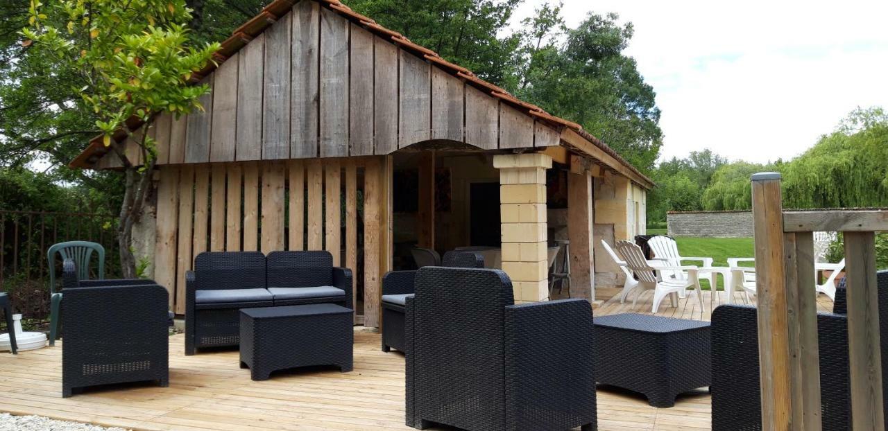 Logis Des Bessons Bed and Breakfast Migron Εξωτερικό φωτογραφία